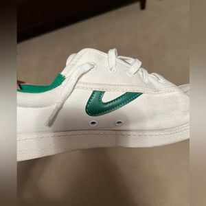Tretorn White Canvas Sneakers with Green Accent